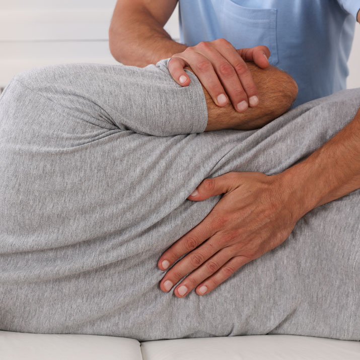 Hier erkannt man eine Chirotherapeutische Behandlung bei der Privatpraxis Ortho Aktiv in Weibern
